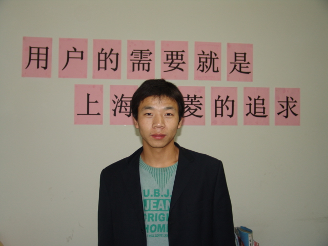 郝振鹏  机电技术应用专业，2004年就业于上海三菱电梯陕西分公司，现任该公司维修中心主任。